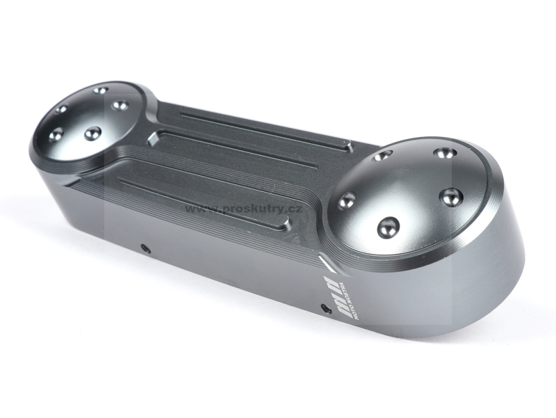 Podvozek tlumiče - Kryt kyvné vidlice Moto Nostra CNC, šedý, rovná kyvná vidlice